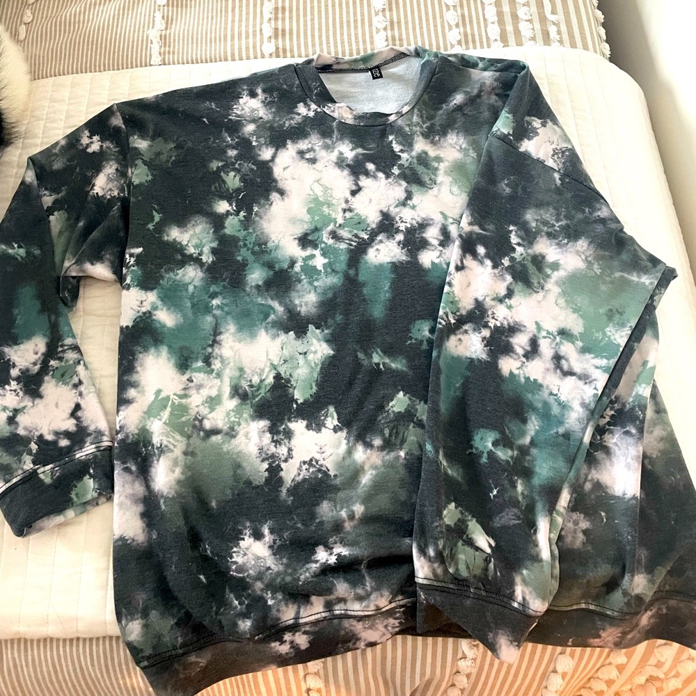TIE DYE SWEATSHIRT